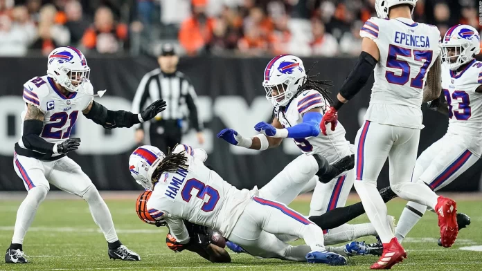 El profundo Damar Hamlin recuperó los latidos del corazón después de sufrir un paro cardíaco el lunes por la noche contra los Bengals, y se encuentra en estado crítico en un hospital de Cincinnati