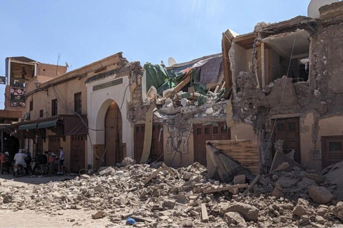 La cifra de muertos por el terremoto en Marruecos, de magnitud 6.8, alcanza ya las 1037 víctimas en el centro histórico de Marrakech.