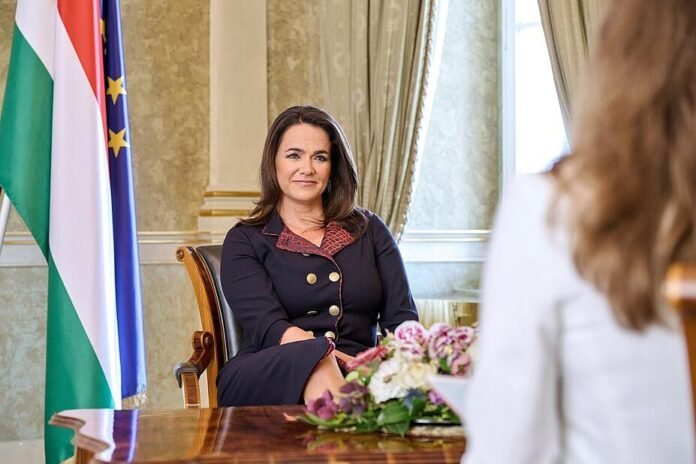 Después de presiones y escándalo sobre la presidente de Hungría, Katalin Novak ha decidido dejar su cargo tras ofrecer un indulto presidencial a preso cómplice de abusos a menores.